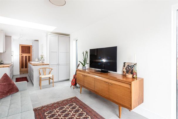 3 bedroom end of terrace house to rent - Photo 1