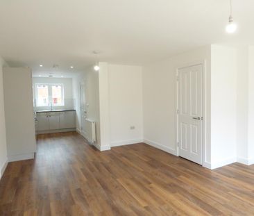 3 bedroom semi-detached house to rent - Photo 5