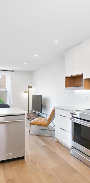 Fully Furnished Apt. 5, 2 Bed, 1 Bath - 5555 Saint-Urbain, Montréal - Photo 1