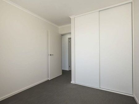 Modern 3-Bedroom Townhouse in the Heart of Largs North - Photo 3