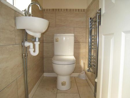 4 bedroom terraced house to rent - Photo 2