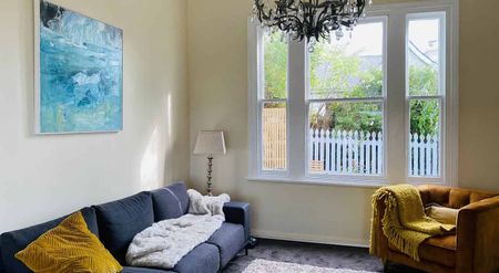 City Cottage Fully Renovated & Furnished - Photo 4