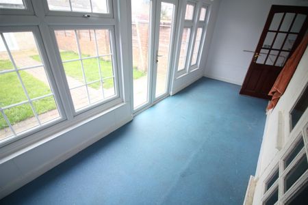 Waltham Avenue, Hayes - Photo 3