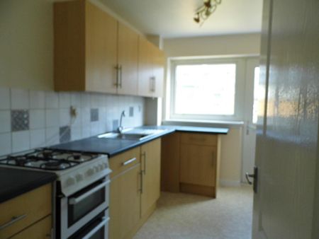 3 bedroom flat to rent - Photo 2