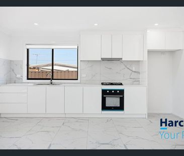 Brand new granny flat with off street parking! - Photo 4