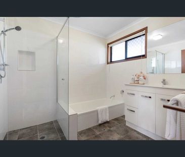 48 Karina Crescent, Broadbeach Waters, Qld 4218 - Photo 4