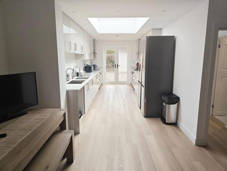 1 bedroom in a house share to rent - Photo 5