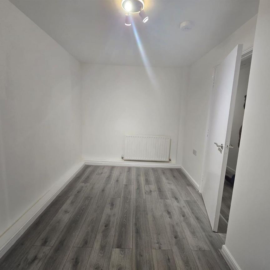 Pond Lees Close, Dagenham RM10, London - Photo 1