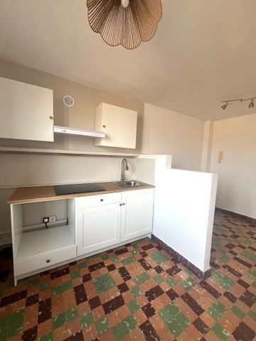 CHATEAURENARD - Appartement avec 2 chambres, bureau et terrasse., - Photo 3