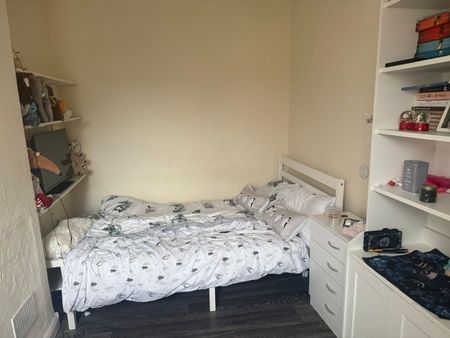 3 Bed End Terrace, Elgar Road South, RG2 - Photo 5