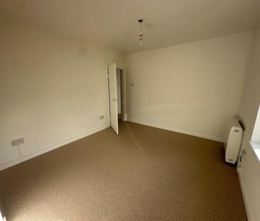 2 bedroom semi-detached bungalow to rent - Photo 2