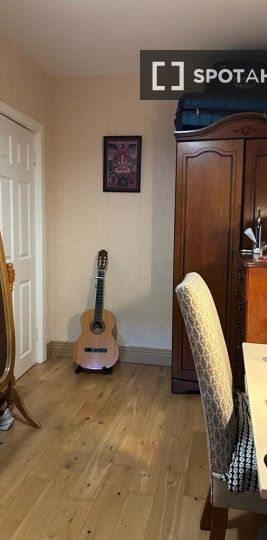 Cozy room in large shared apartment in Killiney, Dublin - Photo 1