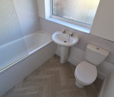 2 bed Terraced - To Let - Photo 5