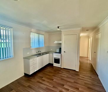 Single level home with 3 bedrooms - Photo 2