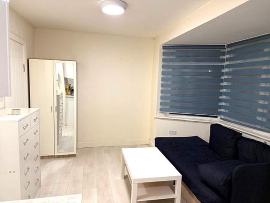 Studio to rent - Photo 1