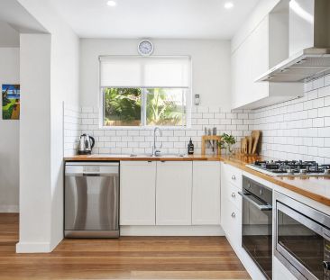 Stylish Modern Lower Duplex - Photo 3