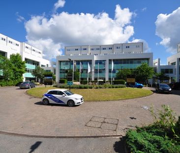 2 bedroom Apartment - Bessemer Road, Welwyn Garden City - Photo 6