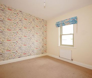 4 bedroom semi-detached house to rent - Photo 3