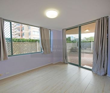 A Unique apartment with good size North facing courtyard - Photo 1