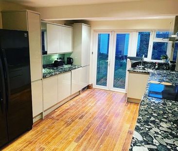 Room in a Shared Flat, Baring Road, SE12 - Photo 4