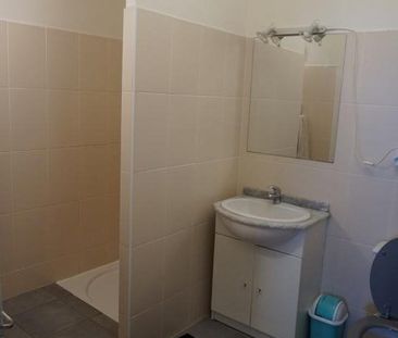 Location Appartement 3 pièces 77m² LES VANS 07140 - Photo 4