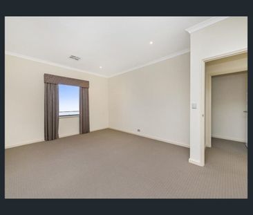 STUNNING HOME LOCATED IN AN IDEAL LOCATION - Photo 4