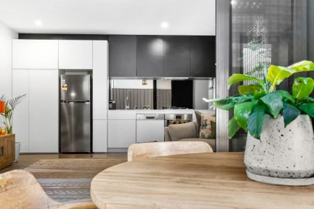 Sophisticated and Stylish Two Bedroom Unit - Photo 4