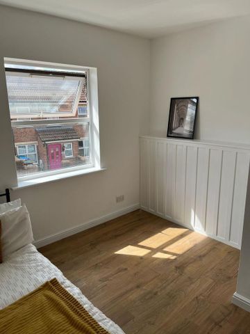 1 bedroom in a flat share to rent - Photo 3