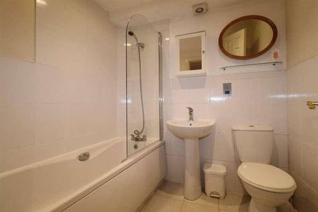 The George, Macclesfield, SK10 - Photo 3