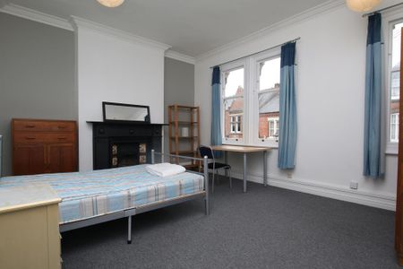 5 bedroom semi-detached house to rent - Photo 2