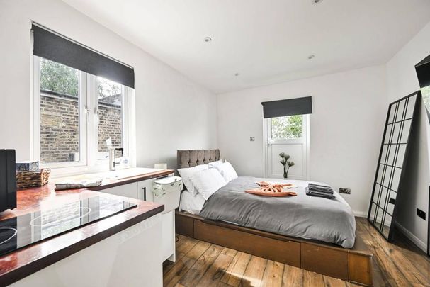 Studio to rent - Photo 1