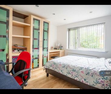 4 bedroom semi-detached house to rent - Photo 5