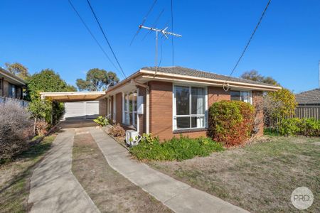 3-BEDROOM HOME WITH SHED PERFECT FOR ANY TRADESMAN - Photo 3