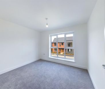 4 bedroom detached house to rent - Photo 3