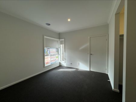 Spacious Living with Modern Comforts - Photo 3