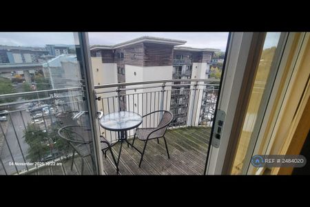 2 bedroom flat to rent - Photo 3