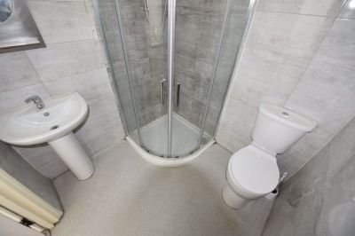 5 bedroom House in Victoria Road, Leeds - Photo 1