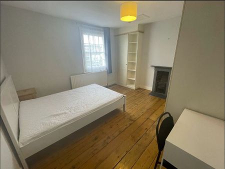 5 Bed Student Accommodation - Photo 2