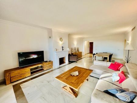 2 bedroom luxury Flat for rent in Benahavís, Andalusia - Photo 3