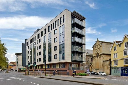 A centrally located flat in the popular Milliners development. - Photo 3