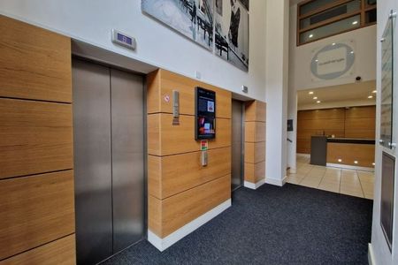 2 Bed Flat, The Quadrangle, M1 - Photo 5