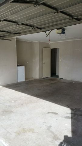 Spacious 3-bedroom home - Photo 4