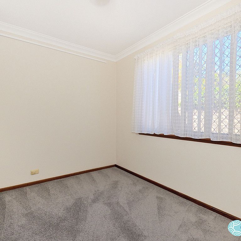 ATTRACTIVE, WELL PRESENTED 3x1 HOME! - Photo 1