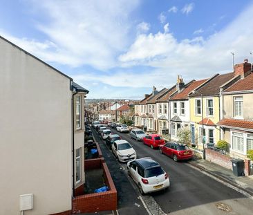 2 bedroom Flat To Let - Photo 4