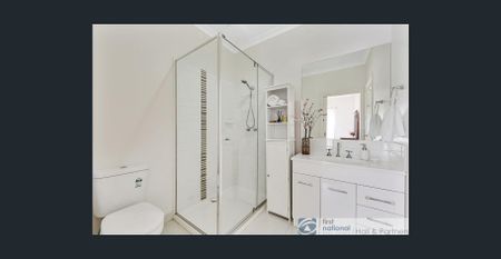 THREE BEDROOM TOWNHOUSE - Photo 2