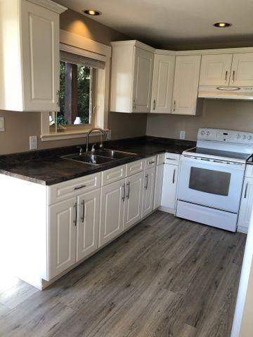 1Bedroom & Den (Powell River) - Photo 3