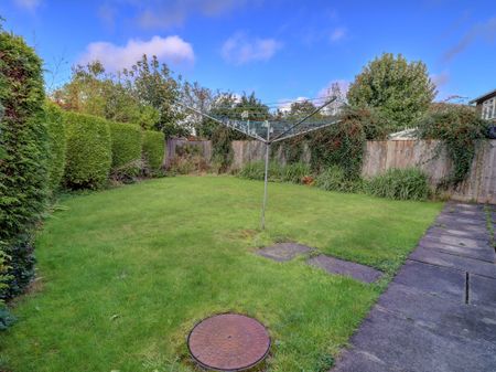 3 bedroom detached house to rent - Photo 2