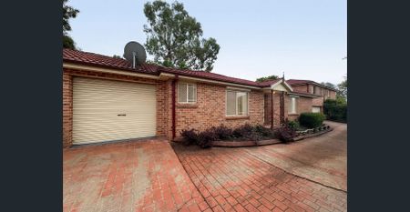 Spacious & Updated 3 Bedroom Villa - Photo 5