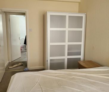 1 Bed Flat, Imperial Drive, HA2 - Photo 2