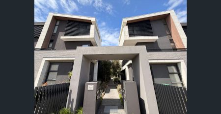 Beautiful Townhouse in Oakhill Estate, Reservoir - Photo 3